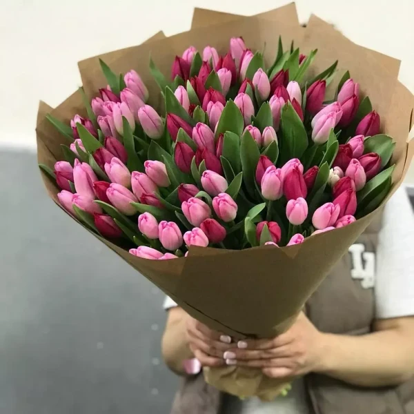 101 голландский тюльпан в крафте